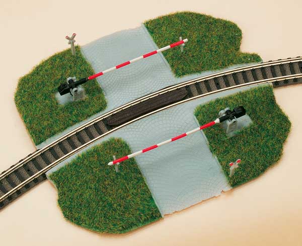Level crossings with barriers<br /><a href='images/pictures/Auhagen/44621.jpg' target='_blank'>Full size image</a>